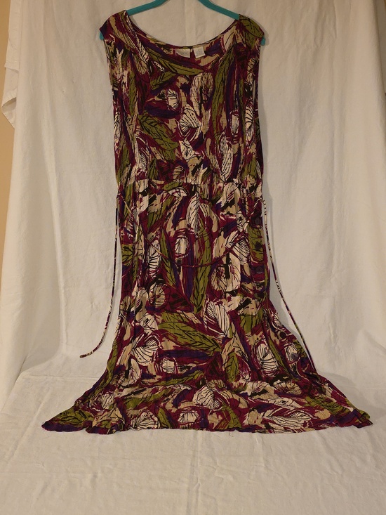 Erika Dresses & Skirts - Erika Sleeveless Leaf-Print Maxi Dress in Magenta, Olive & Cream